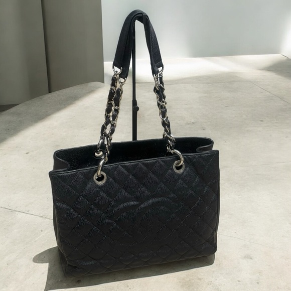 CHANEL Quilted Caviar CC Grand Shopping Tote - Picture 4 of 16